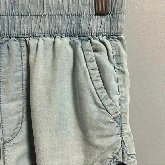 American Eagle Shorts - Picture 3 of 5